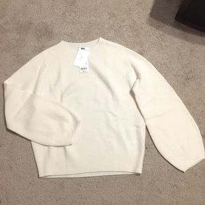 Uniqlo 3D knit white sweater